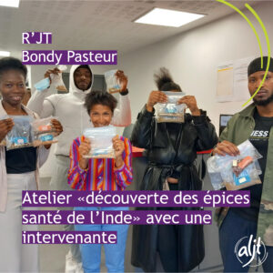 Jeunes qui sont face à l'appareil photo