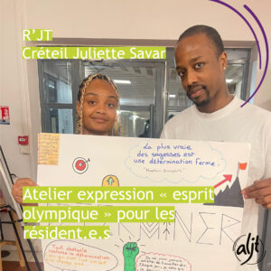 Résidents avec des pancartes